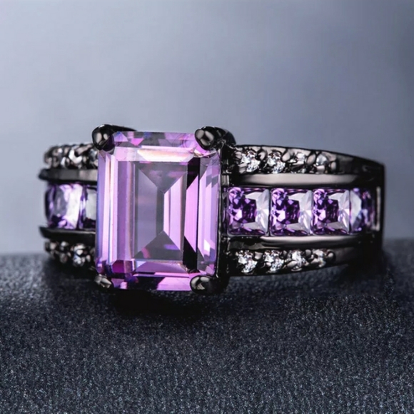 Black Gold Emerald Cut Amethyst Ring - Picture 4 of 4